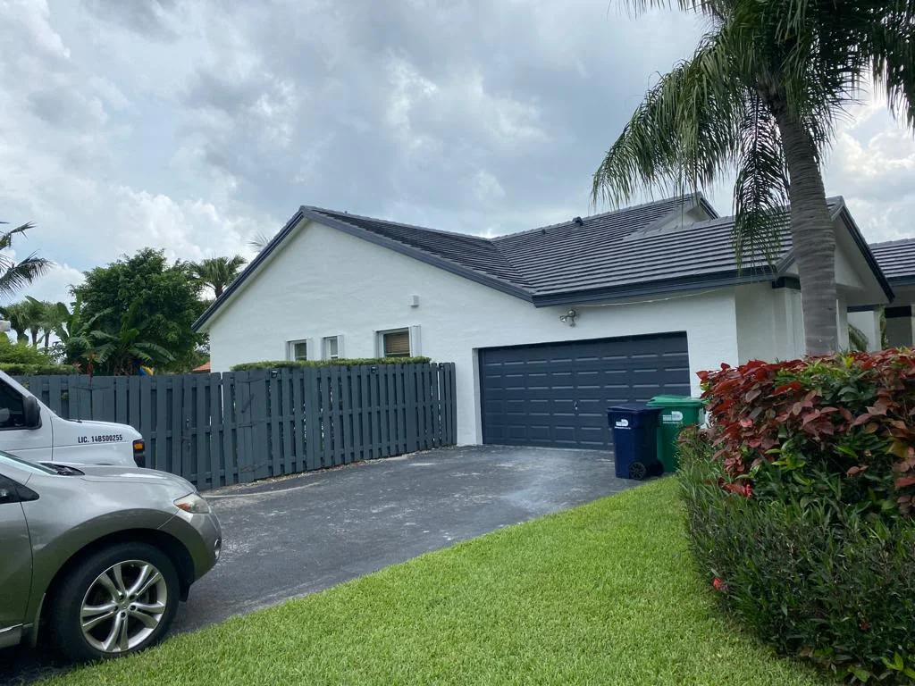 Fence and garage color coordination