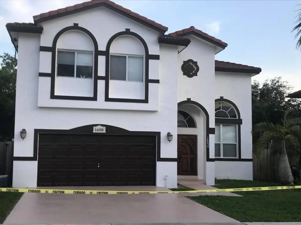 Arched windows with contrasting trim